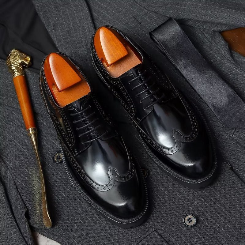 Pánske Spoločenské Topánky Embossovaná Elegance Brogue - Čierna